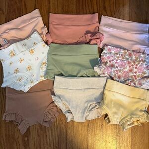 Like new 9 pc lot of Gerber baby girl ruffle bloomer shorts 3-6 months